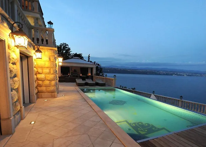 Villa Isabella - Luxury With Style Right Next To The Beach, Private Pool And Sea View