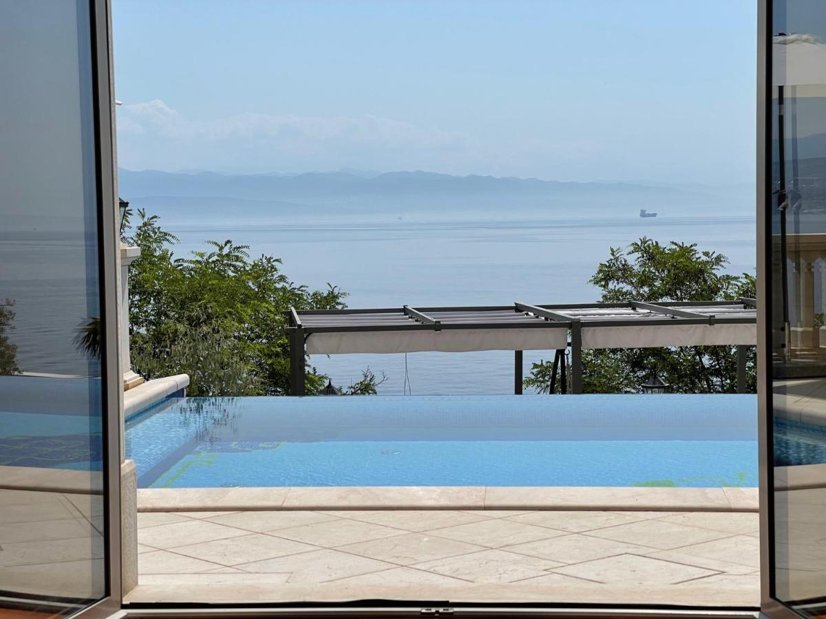 Apartmán Isabella - Luxury With Style Right Next To The Beach, Private Pool And Sea View Opatija